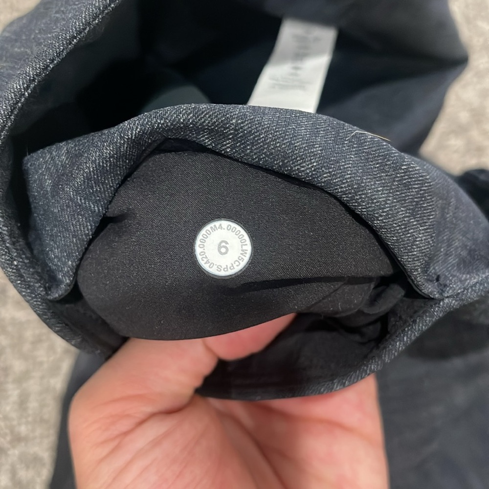 Lululemon Here to There High-Rise 7/8 Pant
Crosshatch Texture Black Multi /Black - Picture 6 of 6